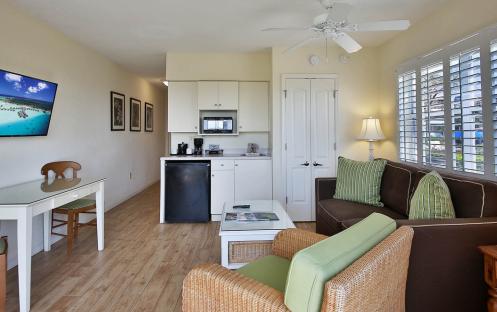 Sanibel Inn - Suite Living Room